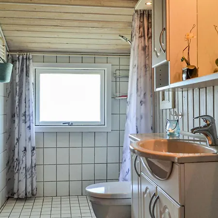 4 Bedroom Lovely In Hvide Sande *