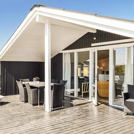 4 Bedroom Lovely In Hvide Sande