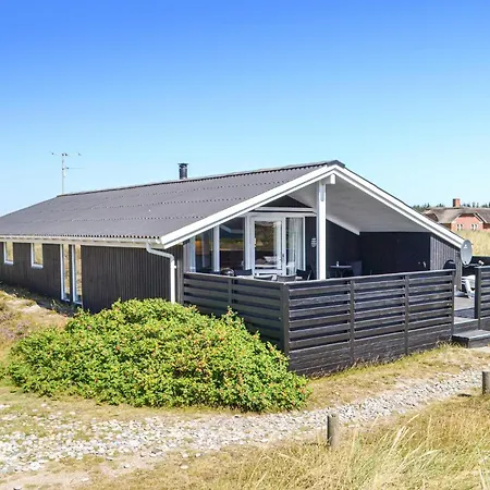 4 Bedroom Lovely In Hvide Sande Holiday home *