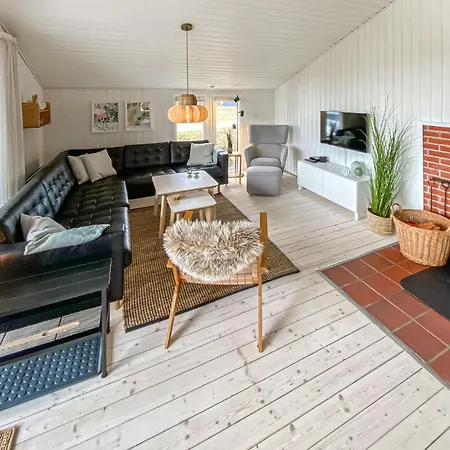 4 Bedroom Lovely In Hvide Sande